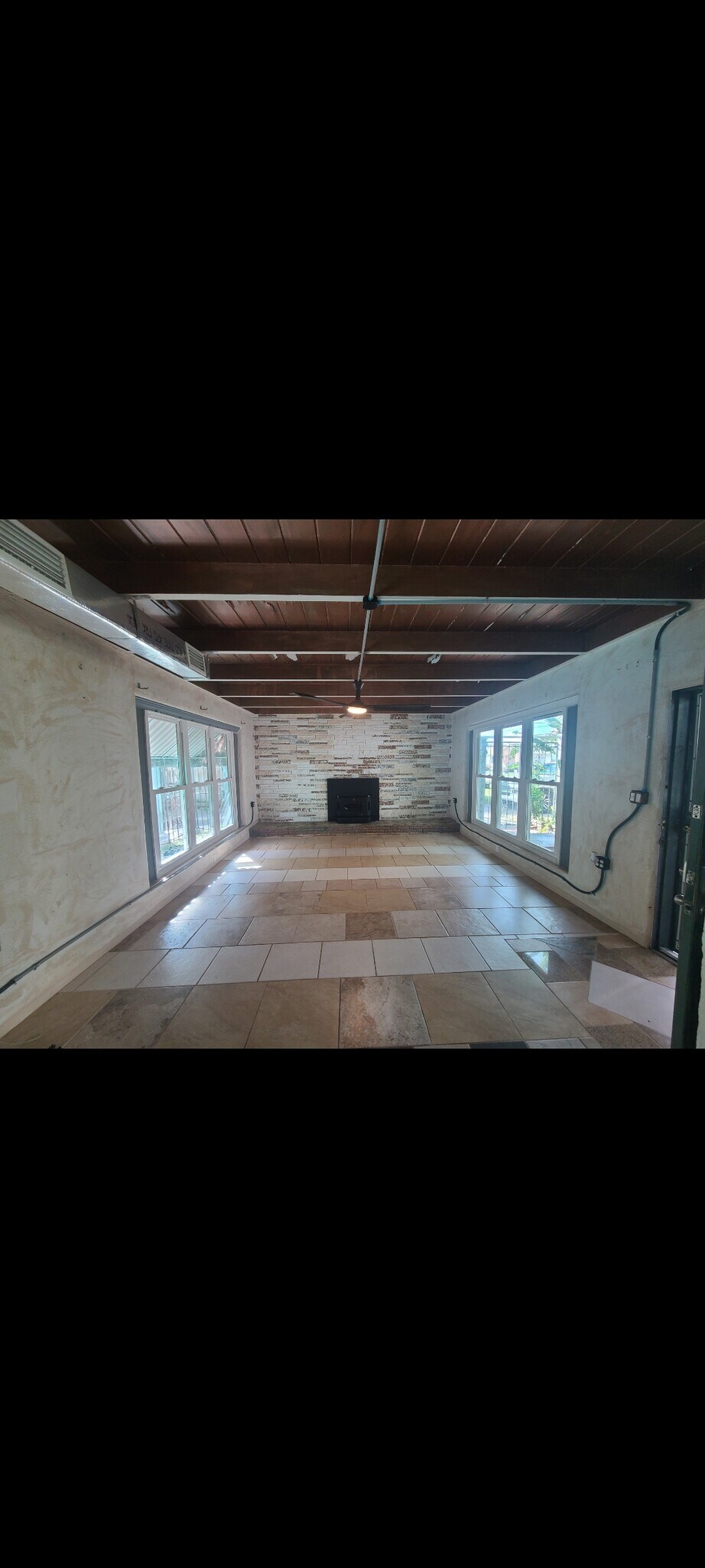 Building Photo - 1703 John Anderson Dr