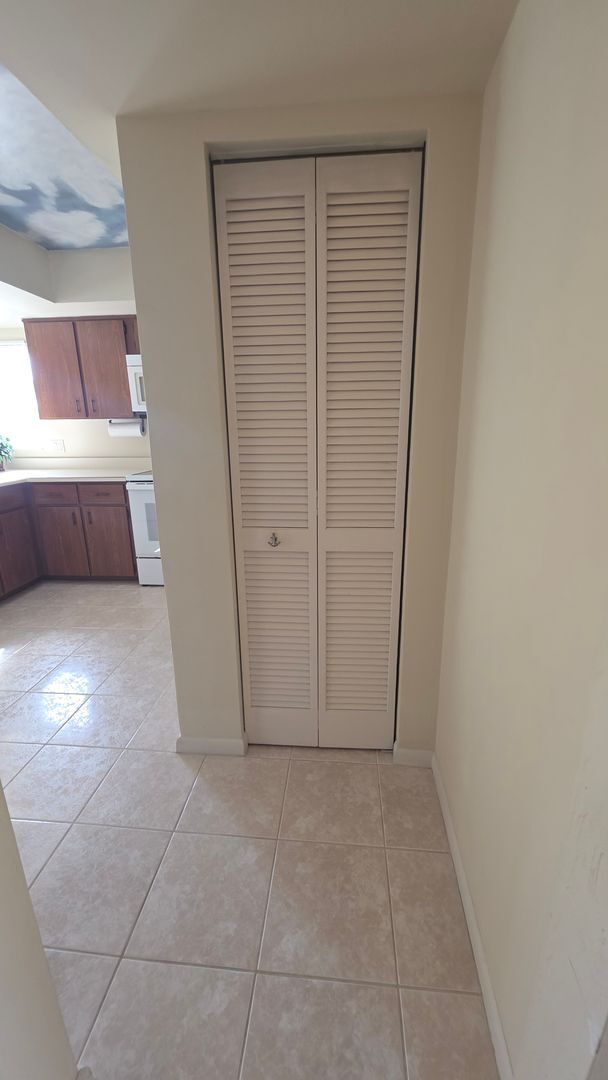 Building Photo - Beautiful Pond Front 2 Bedroom 2 Bath Townhome in the Wood Haven Community