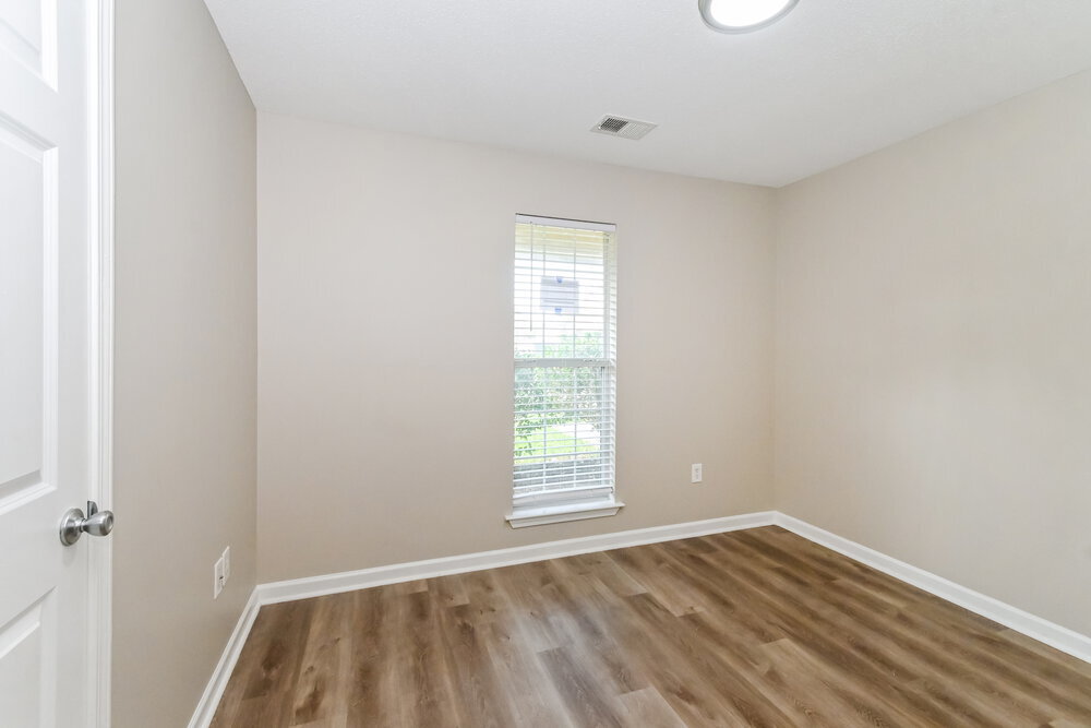Building Photo - 1540 Madison Cove W