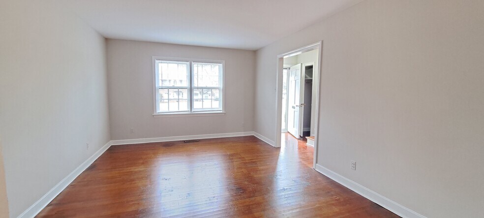 Building Photo - 610 Park Ave