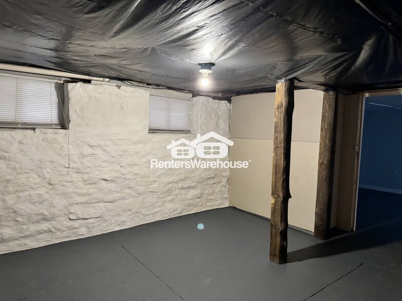 Building Photo - 227 E Marceau St