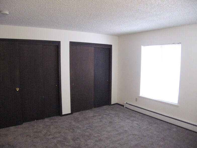 Building Photo - 1155 Lakeside Dr