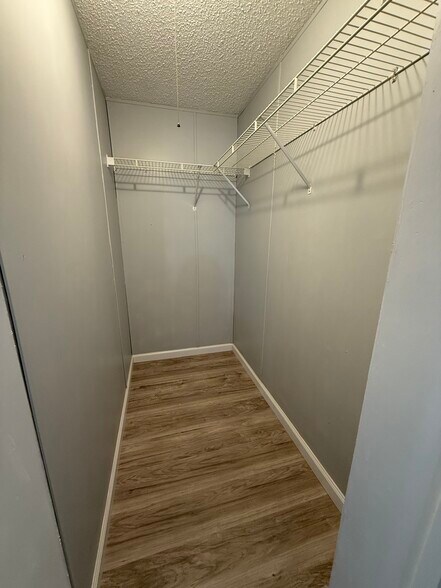 Closet Bedroom 3 - 516 Crouch Rd