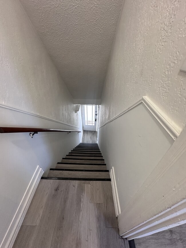 Building Photo - 223 E 27th St