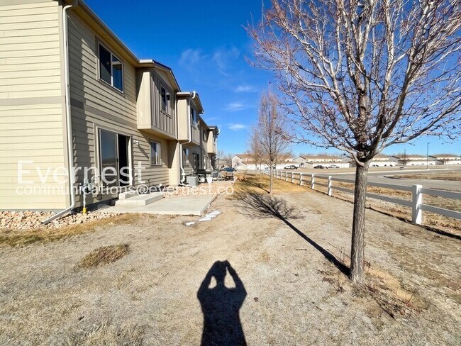 Building Photo - 4 Bed, 4 Bath Townhome with Fenced Yard & Garage / Available Soon!