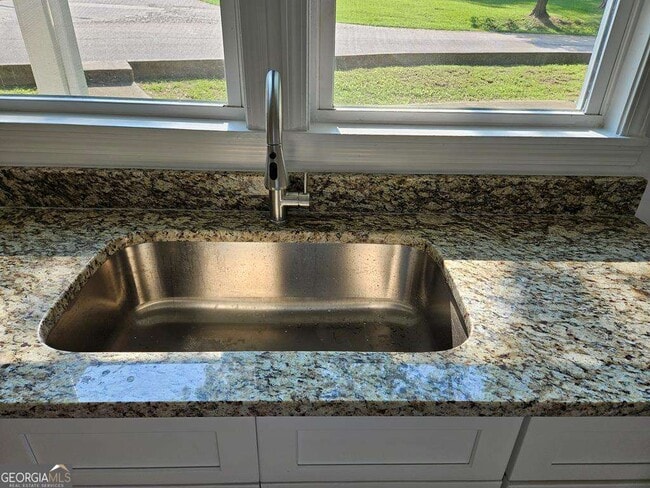 Building Photo - 417 N Georgia Ave