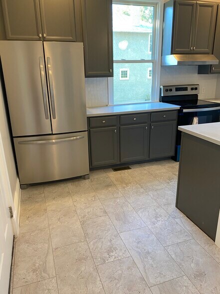 Building Photo - 618 W 26th St