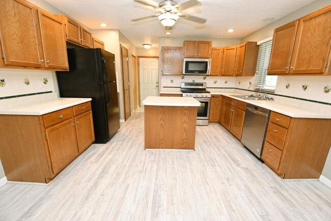 Building Photo - 3 Bed 2.5 Bath in Penn School District