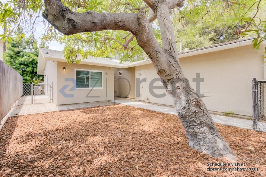 Building Photo - 1815 San Andres St