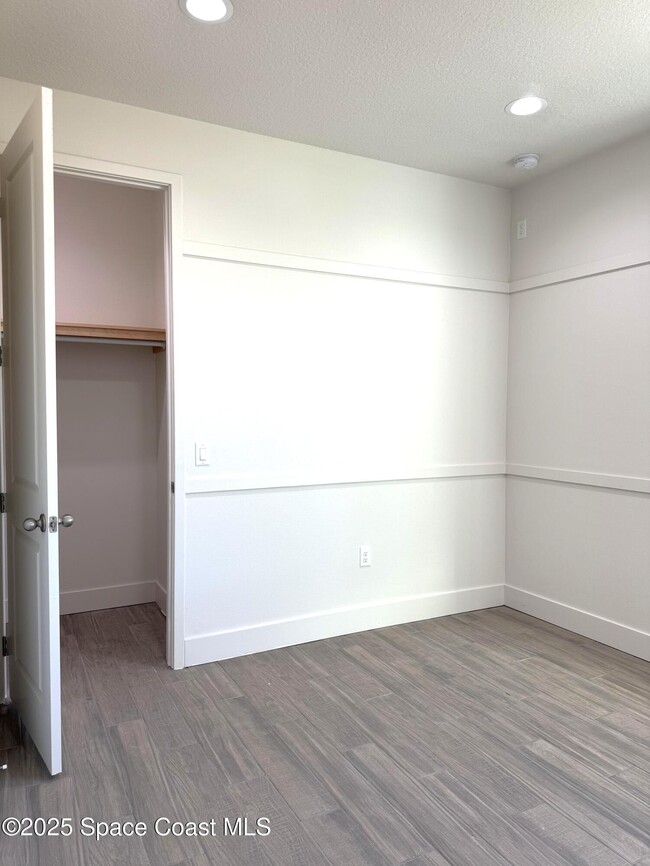 Building Photo - 2811 Edington Dr