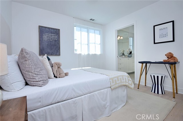 Building Photo - 4641 Cahuenga Blvd