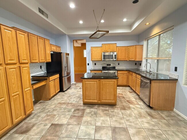 Building Photo - 9786 S La Rosa Dr