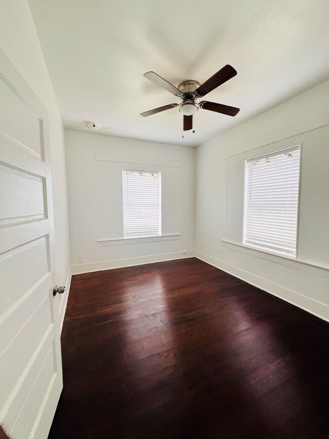 Building Photo - 3327 Procter St