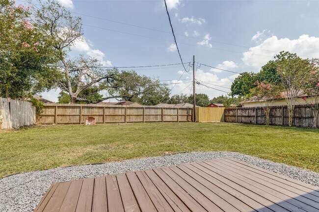 Building Photo - 4034 Woodfin St