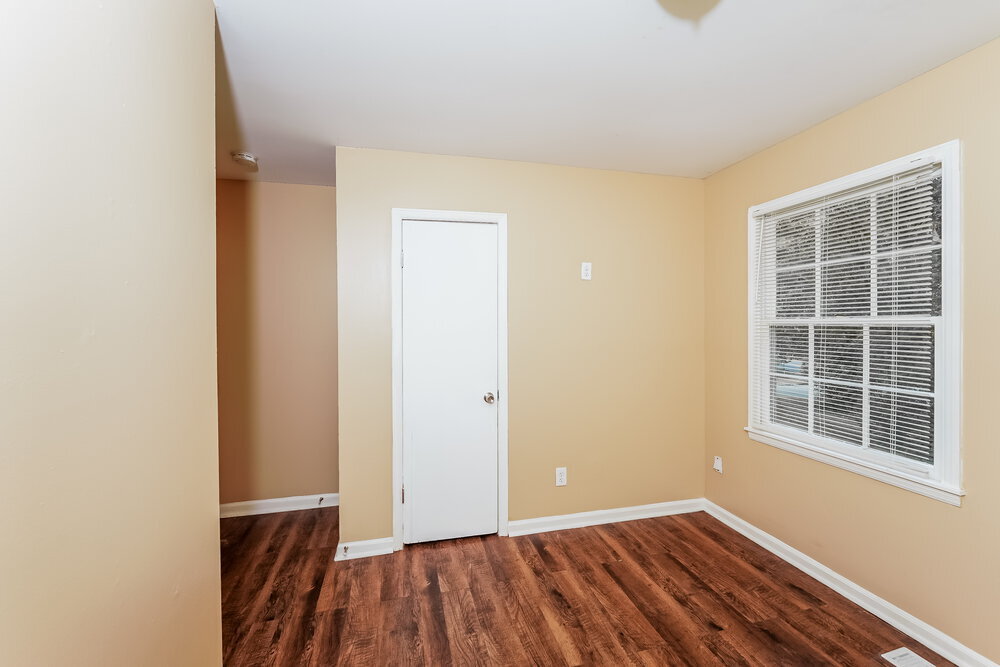 Building Photo - 1700 Serene Dr