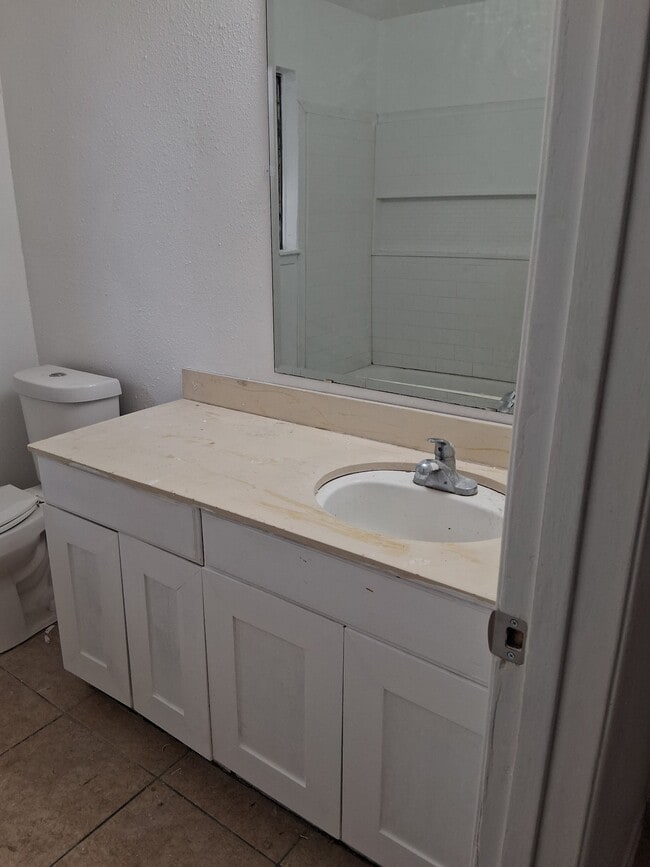 Building Photo - 6823 Castleview Ln