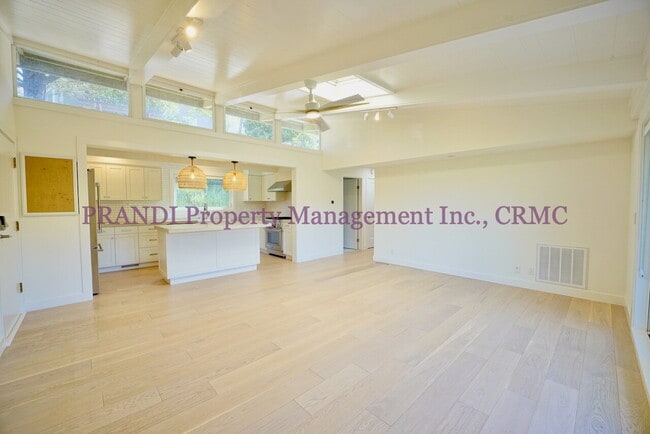 Building Photo - Air Conditioned San Rafael House with Pano...