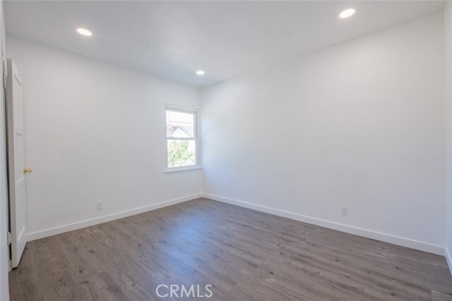 Building Photo - 6529 Kraft Ave