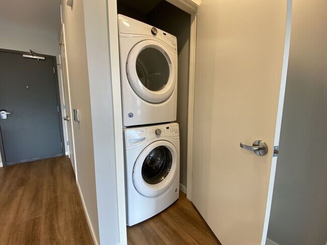 Building Photo - $2,400 | 2 Bedroom, 2 Bathroom Condo | Pet...