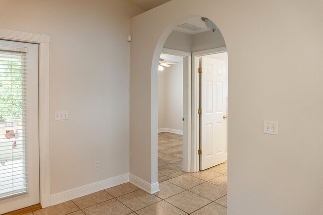 Building Photo - 1106 High Meadow Dr