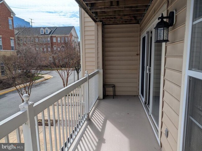 Building Photo - 1891 Crescent Park Dr