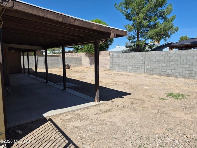 Building Photo - 2530 W Vereda De Gente