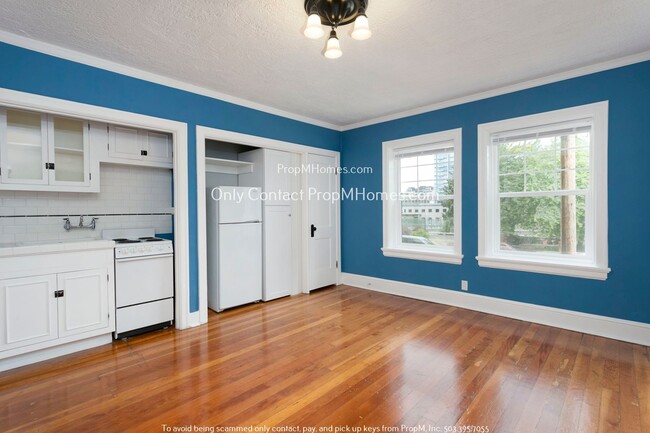 Primary Photo - Timeless Condo at the Empress. Modern Upda...