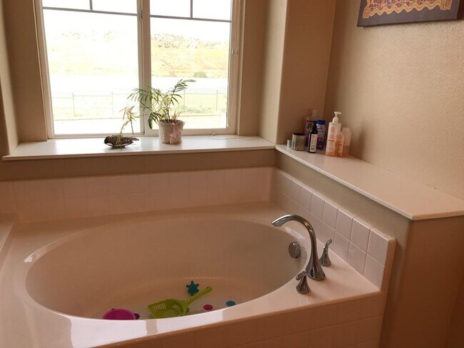 Building Photo - 2801 Hornbeam Rd