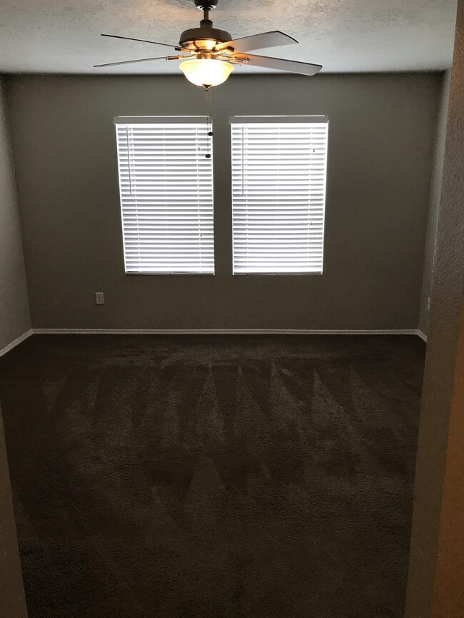 Building Photo - 739 N Pringlewood Pl