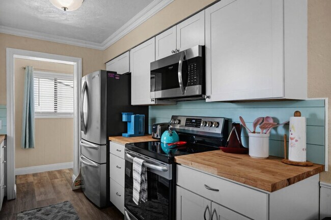 Building Photo - 428 Edwards Ave