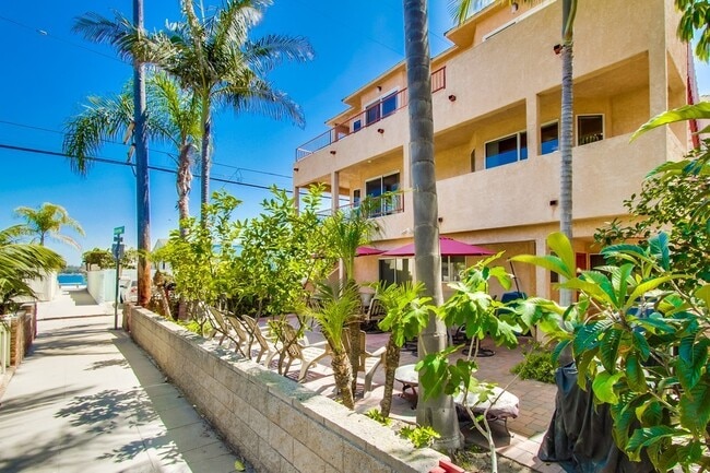 Building Photo - South Mission Beach | Fully Furnished 3BR/3BA Condo | Utilities Included | Available 9/1/26–5/5/27