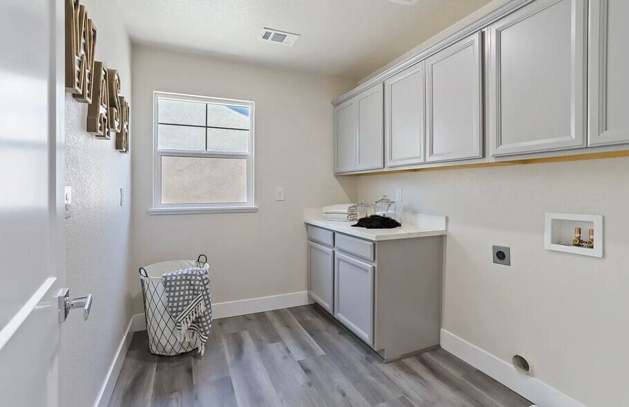 Building Photo - 1673 Bella Lago Dr