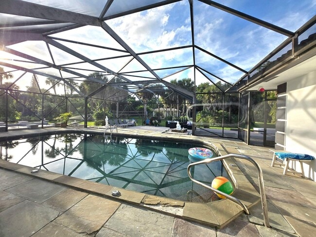 Building Photo - 12231 Areaca Dr