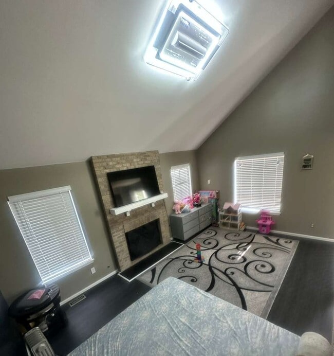 Building Photo - 22102 W Plymouth Cir