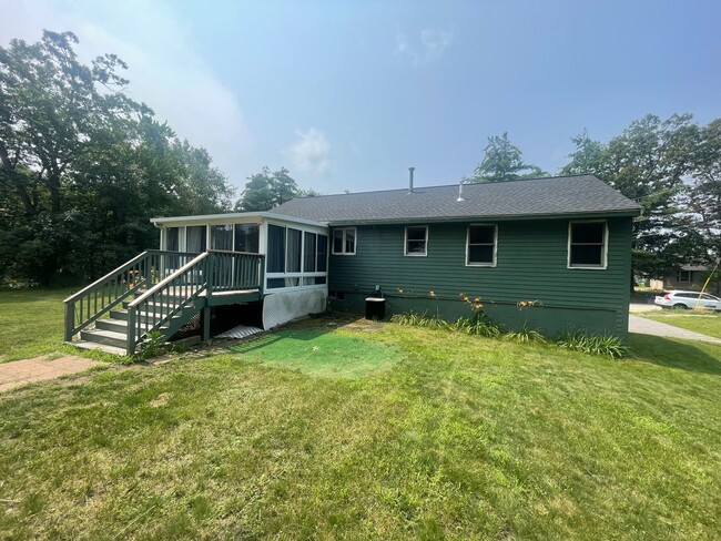 Building Photo - 3 Bedroom on a Large Plot