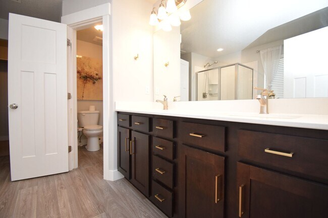 Building Photo - Quiet Family Friendly 4 Bed Home in Bluffdale!!