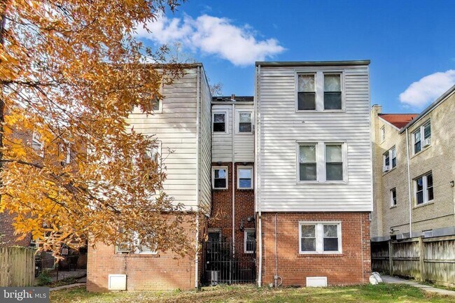 Building Photo - 8611 Flower Ave