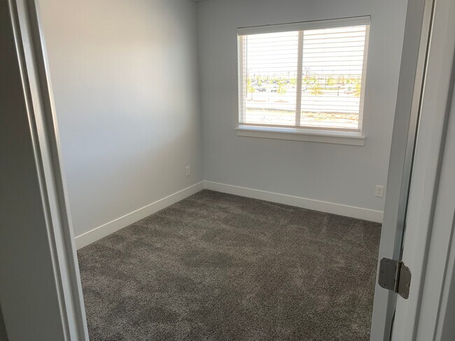 Building Photo - Rodrigues - Hendry Ln
