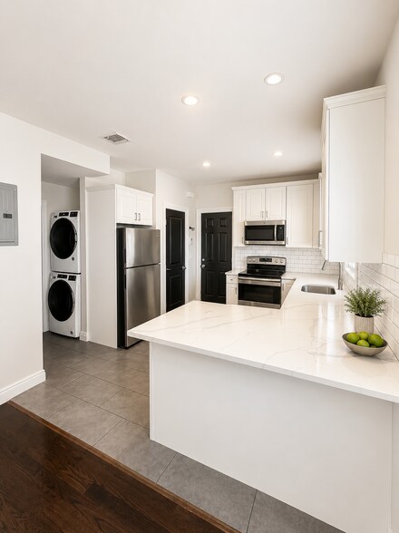 Building Photo - 406 Semel Ave