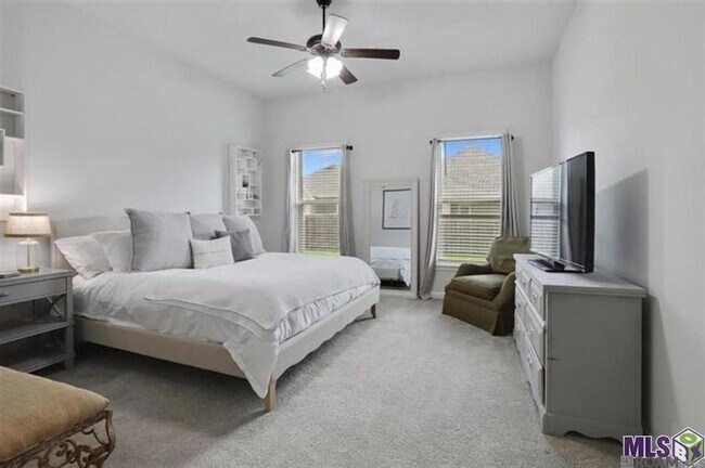 Building Photo - 1030 Gentle Wind Dr