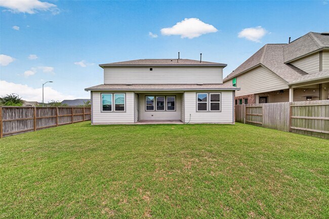 Building Photo - 17027 Bainham Forest Trl