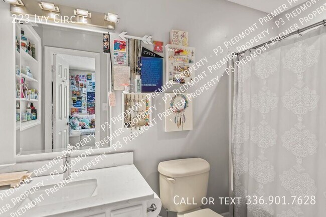 Building Photo - 223 Ivy Cir