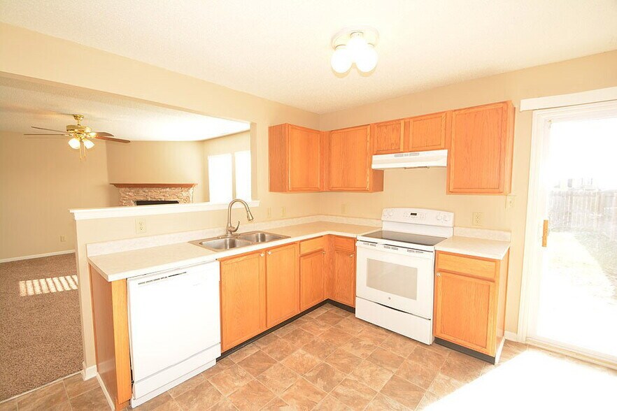 Building Photo - 911 Bentgrass Dr