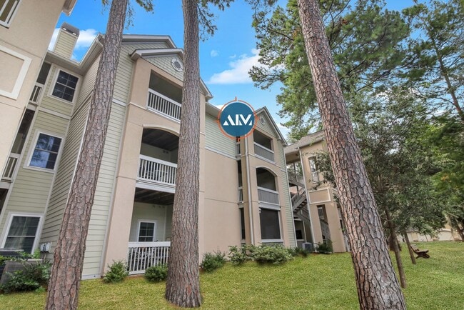 Building Photo - Luxurious Two-Bedroom Condo at Summer Hous...