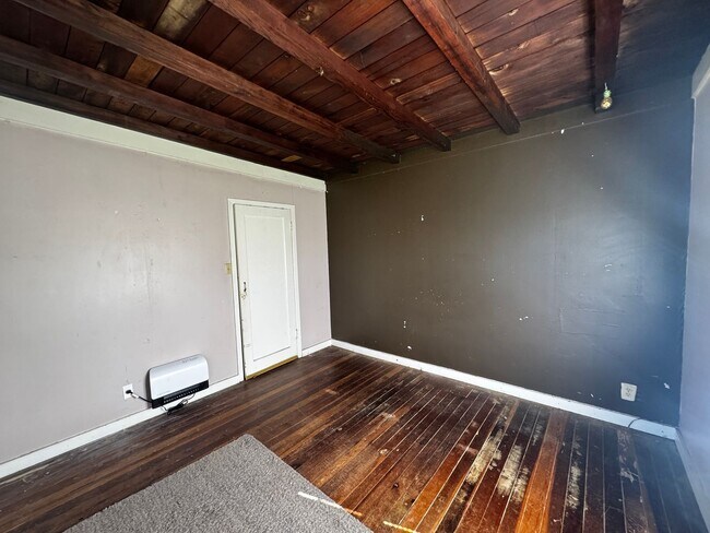 Building Photo - 2134 Spring St