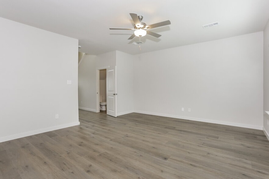 Building Photo - 201 Julian Davis Dr