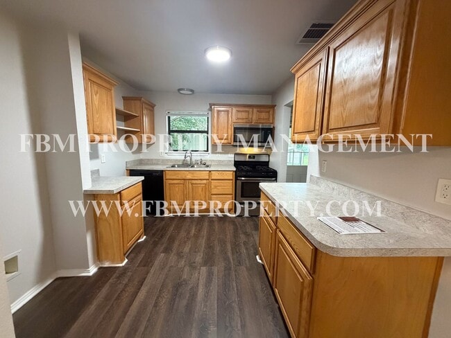 Building Photo - 108 Sunset Cir