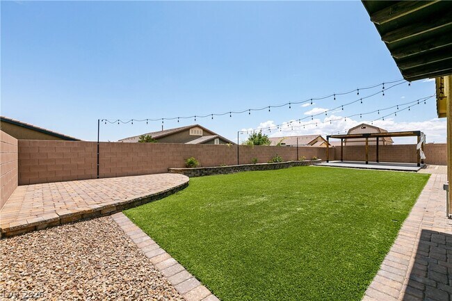 Building Photo - 5048 Royal Indigo St