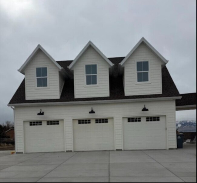 Building Photo - 279 W 110 S