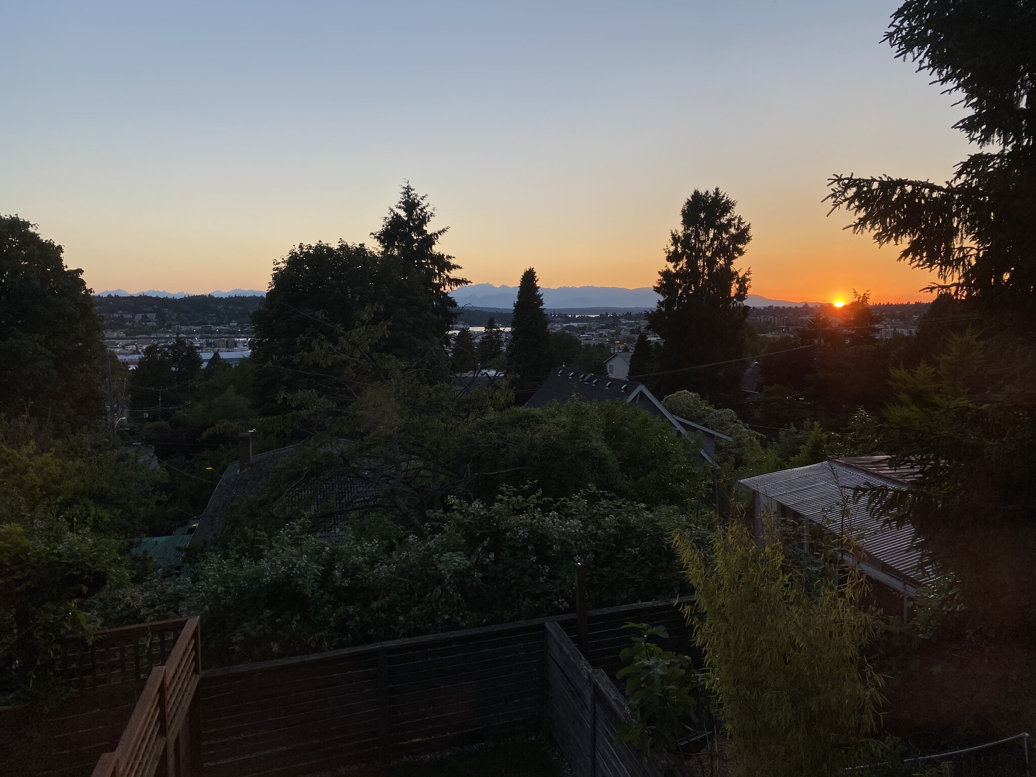 Never miss another sunset - 4253 Palatine Ave N